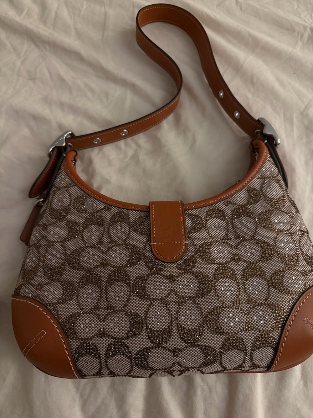 Coach Hamptons Hobo Bag
In Crystal Signature Jacquard - Picture 5 of 5